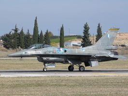 1024px-F-16C_Block_52M_displaying_as_the_Hellenic_AF_display_team