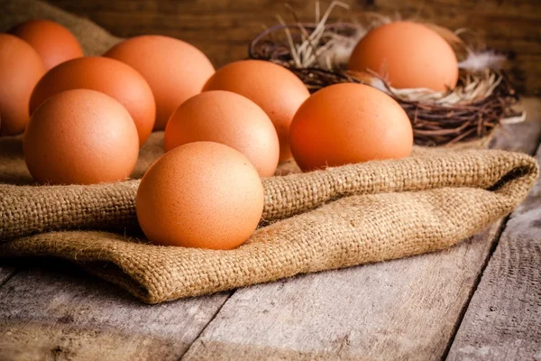 depositphotos_59160419-stock-photo-fresh-farm-eggs-on-sacking depositphotos_59160419-stock-photo-fresh-farm-eggs-on-sacking